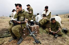 soldiers praying